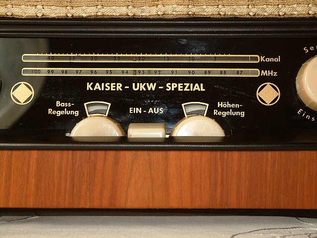 Kaiser UKW Spezial W1032 Skala